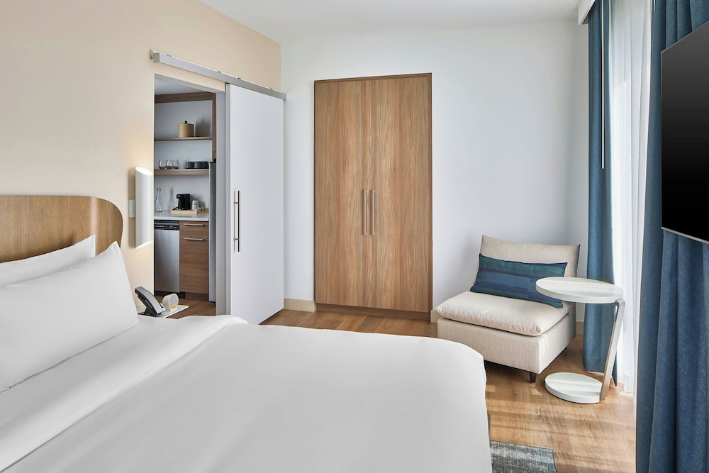 Element Atlanta Perimeter Center 9/50