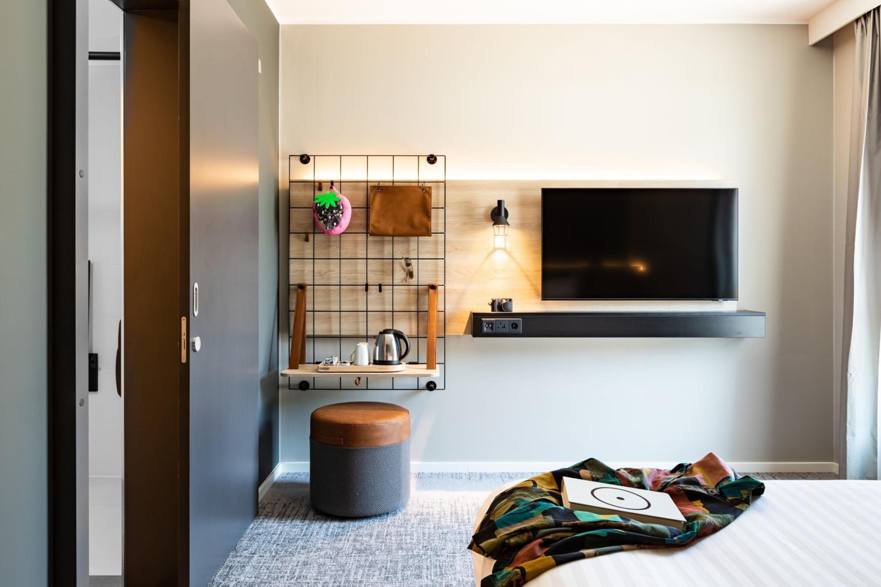 Moxy, Premium, Queen Bed، Moxy Plymouth 6/9