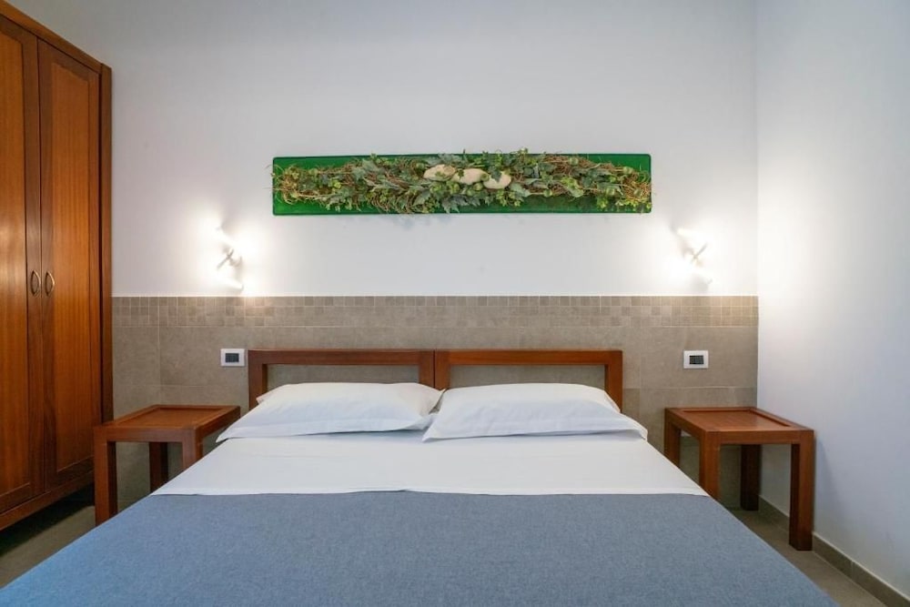 Petit Hotel 18/50