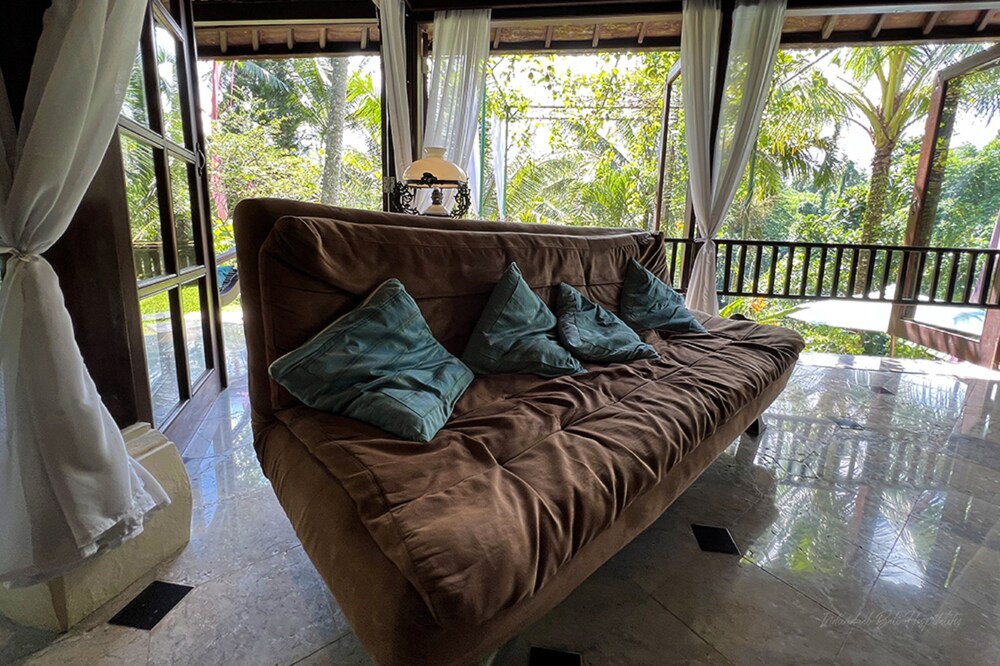 The Mahogany Villa 25/50