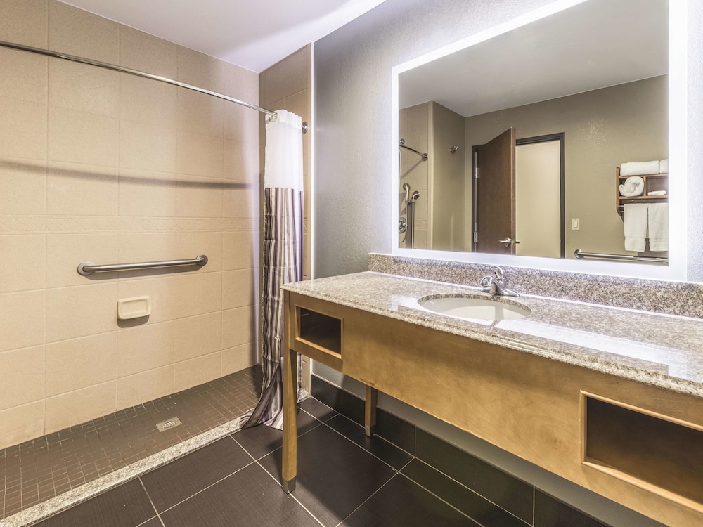 La Quinta Inn & Suites by Wyndham Tulsa - Catoosa Route 66 35/36