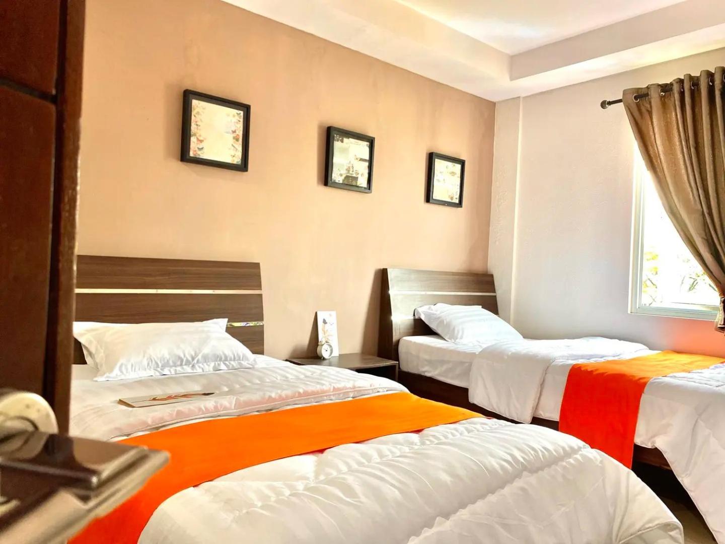 Deluxe, Twin Beds