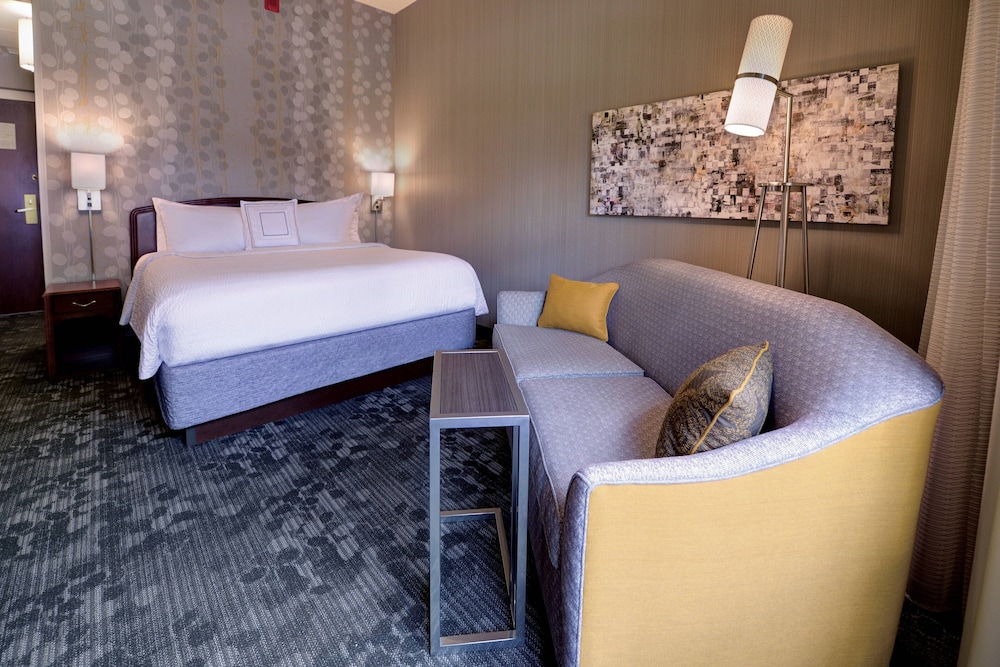 Courtyard By Marriott Wausau 12/44