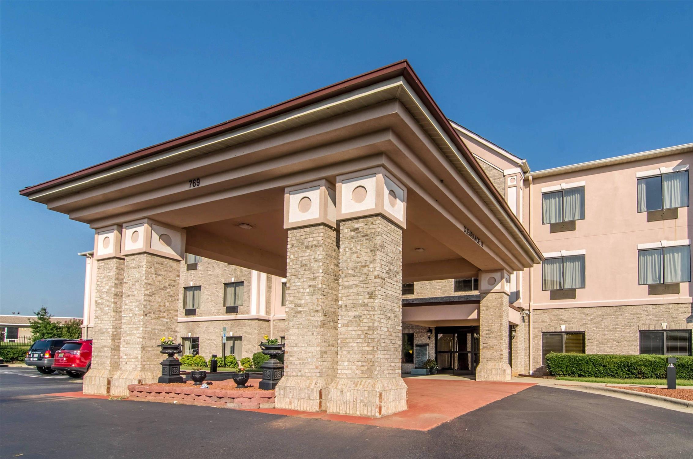 Quality Suites Graham - Burlington South 40/41