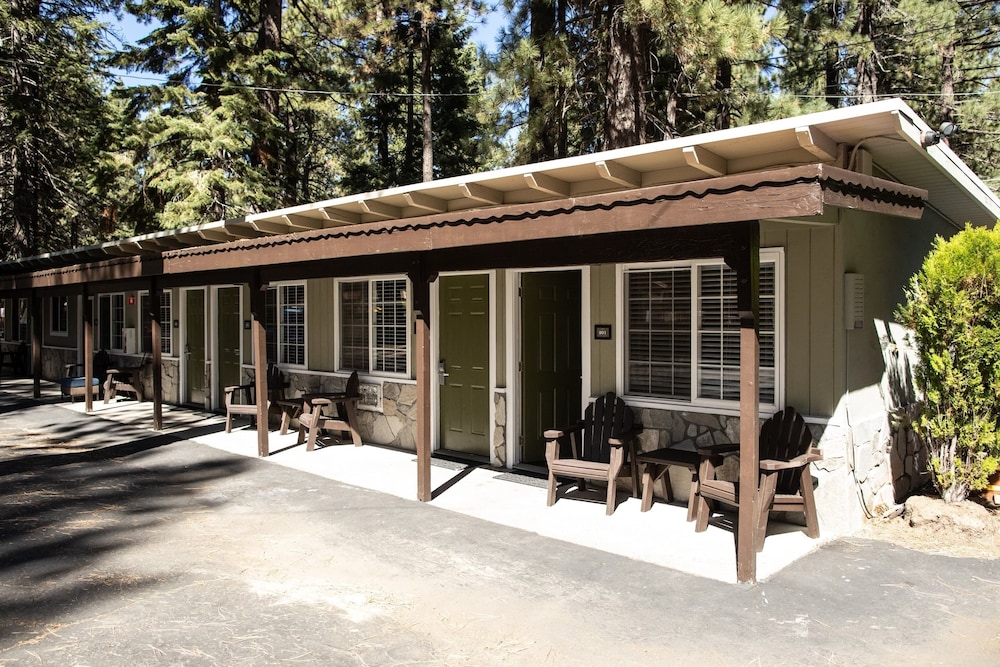 Emerald Bay Lodge 4/40