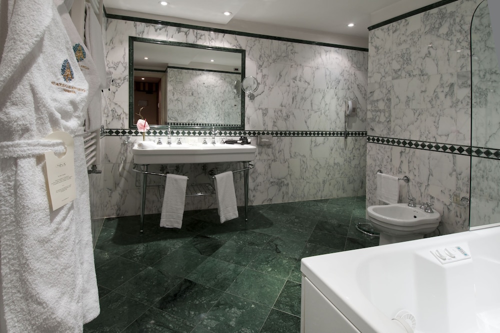 جناح جونيور بسرير كينج، Sina Palazzo Sant'angelo 4/7