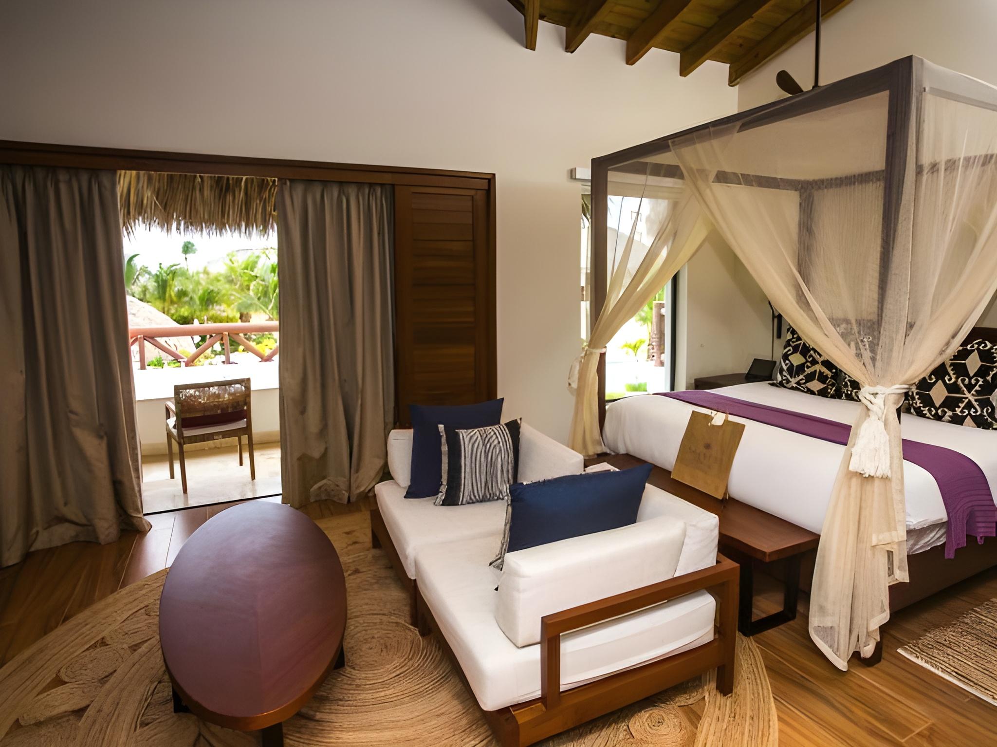 Preferred Club, Master, Suite, Bungalow, Pool View