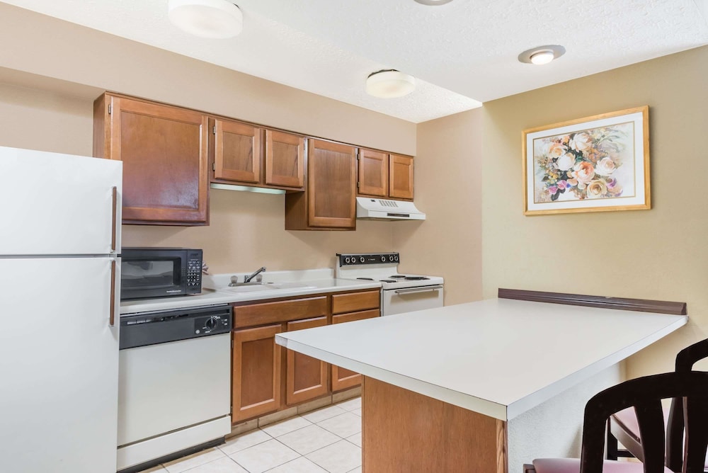 Hawthorn Suites By Wyndham Columbus North 23/25