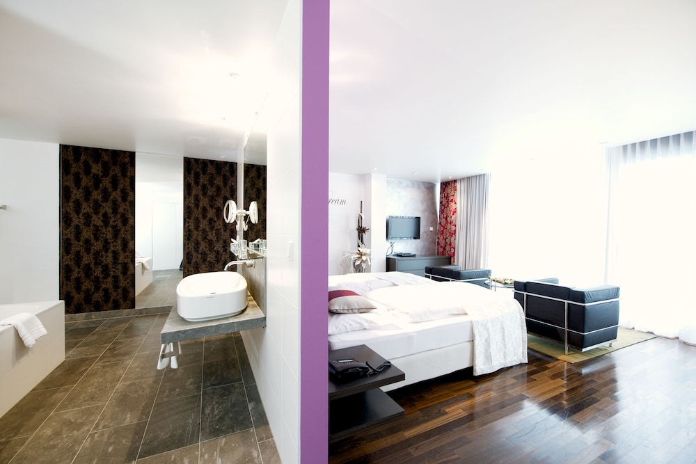 Dream, Junior Suite, Queen Bed, Balcony