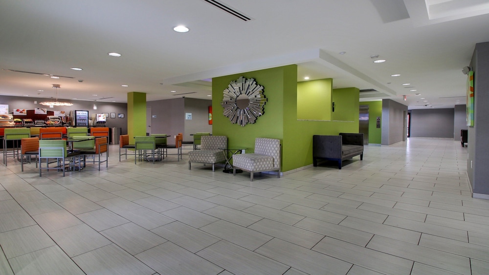 Holiday Inn Express Suites Jackson Downtown Coliseum 7/49