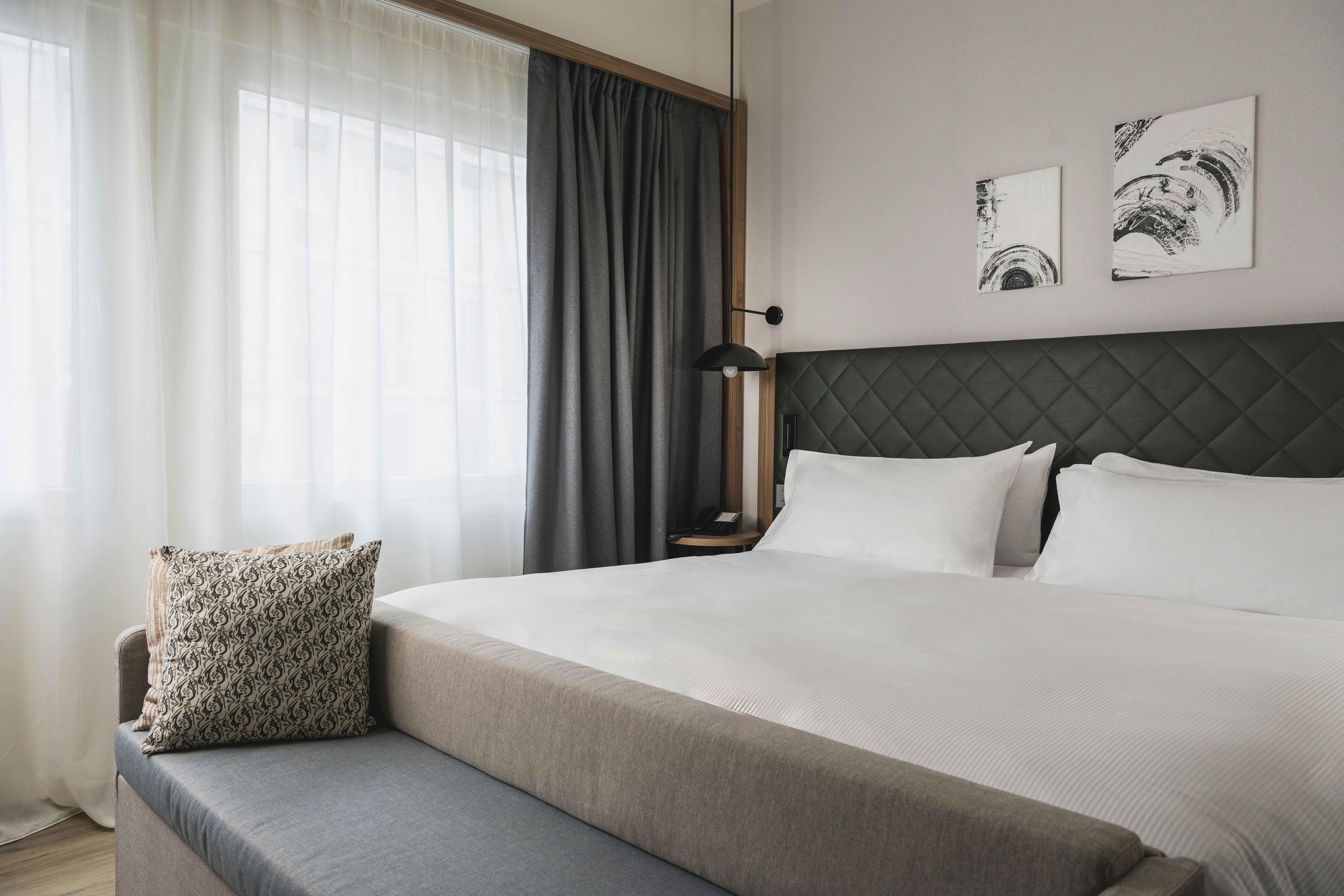 ROOM, KING BED