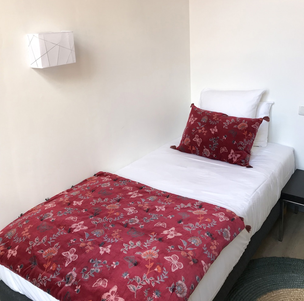 ROOM, SINGLE, SINGLE BED