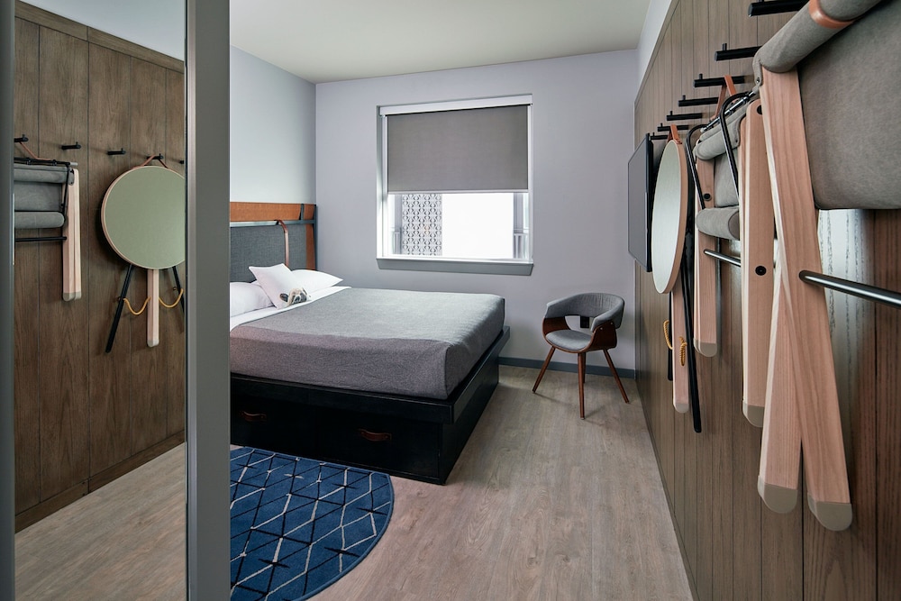 Moxy By Marriott Denver Cherry Creek 10/53