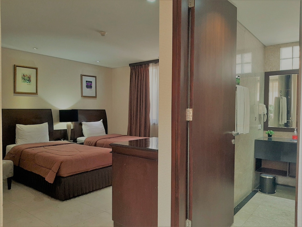 The Palais Dago Hotel 8/55