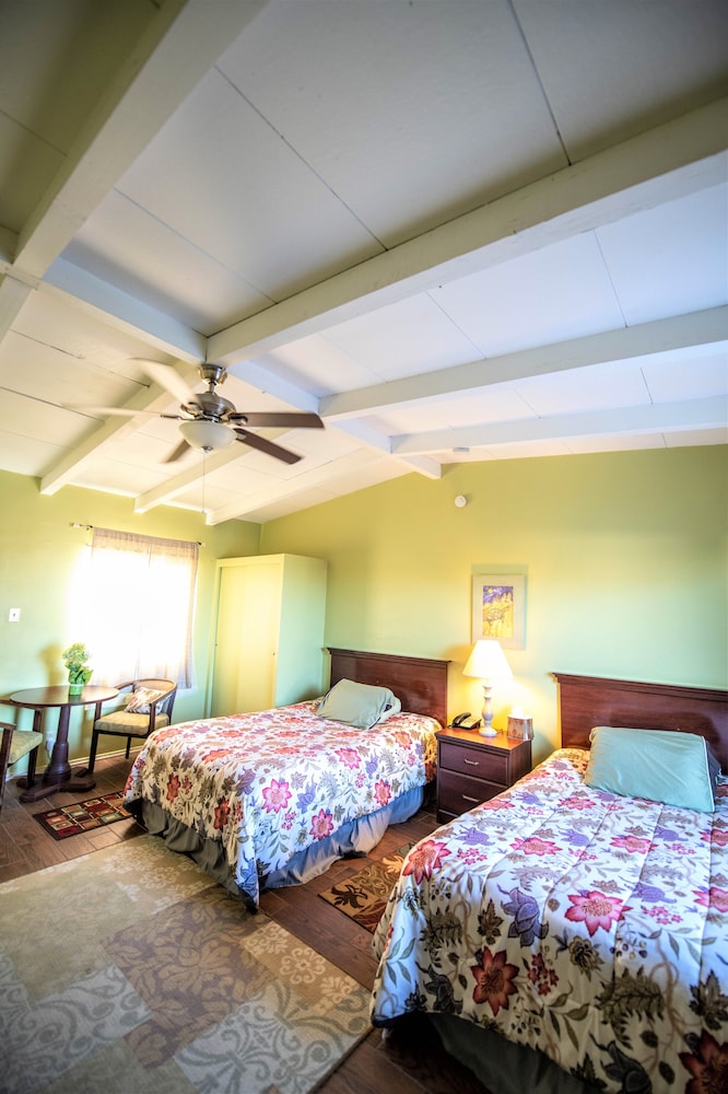 Harmony Motel 23/50