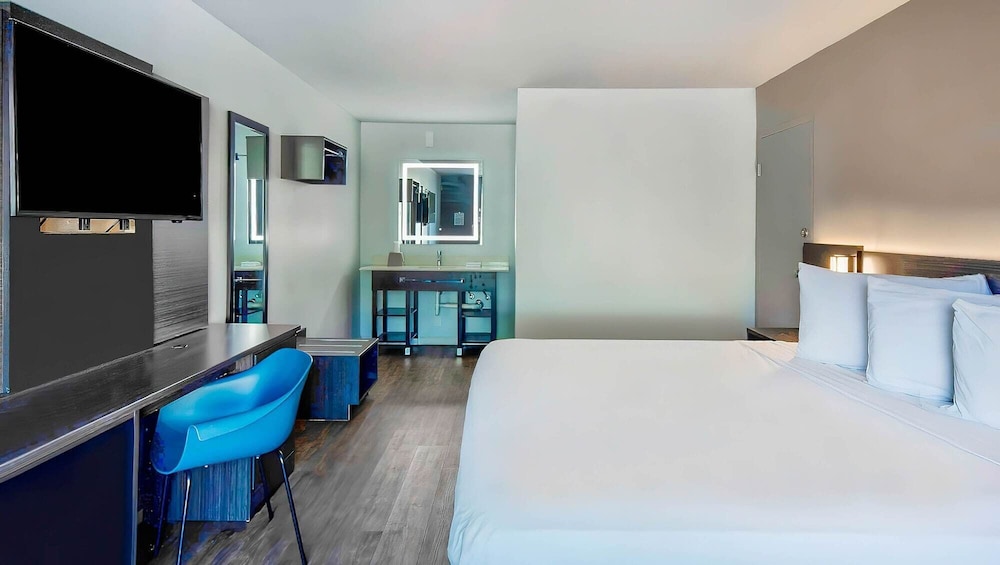 STANDARD, KING BED