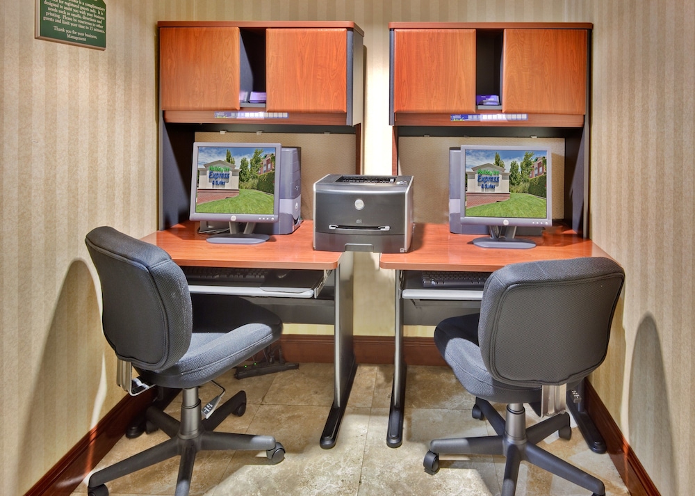 Holiday Inn Express Suites Rancho Cucamonga 41/57