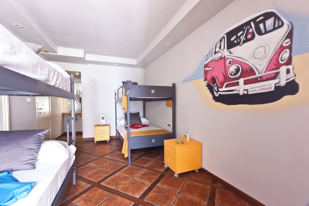 Hotel Ryans La Marina 34/69