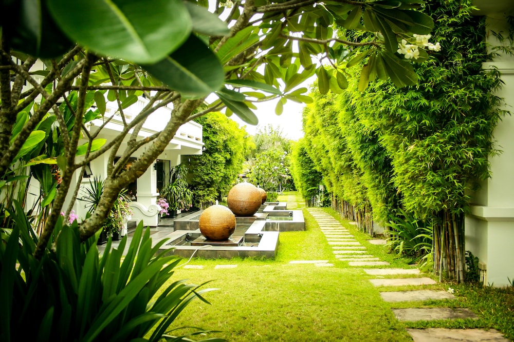 PALM GROVE RESORT 28/42