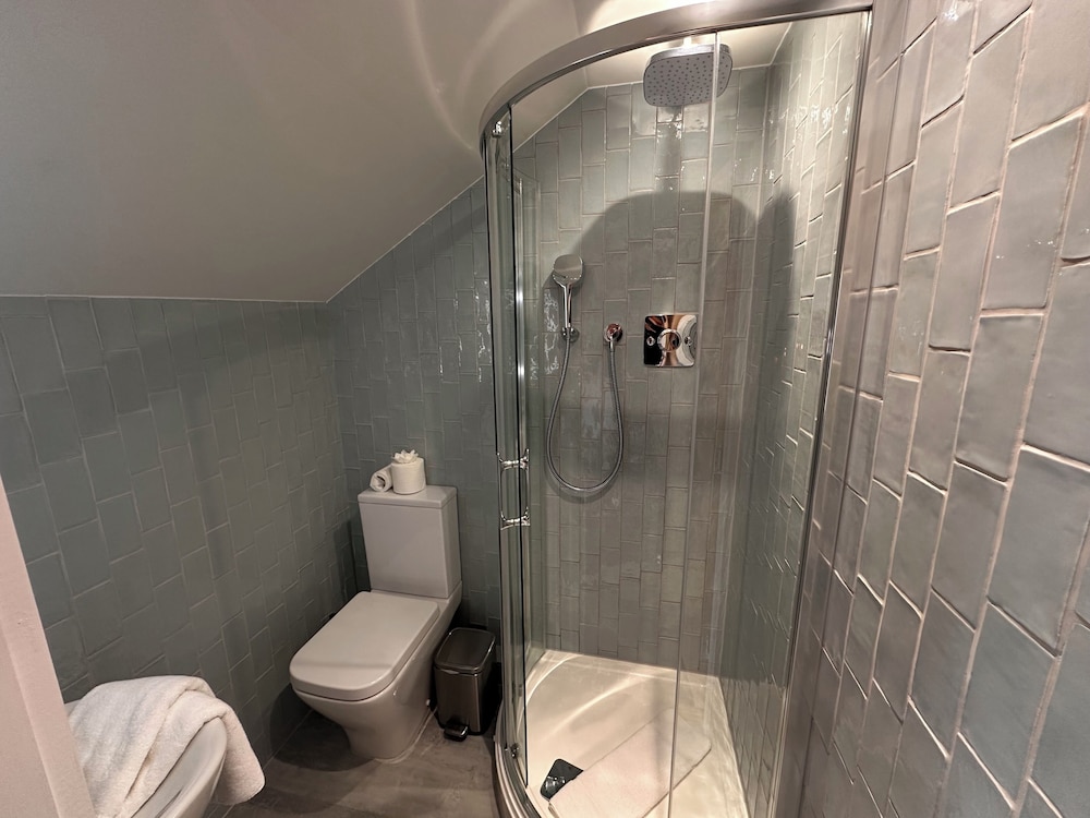 Valentine City Centre Guest House 46/50