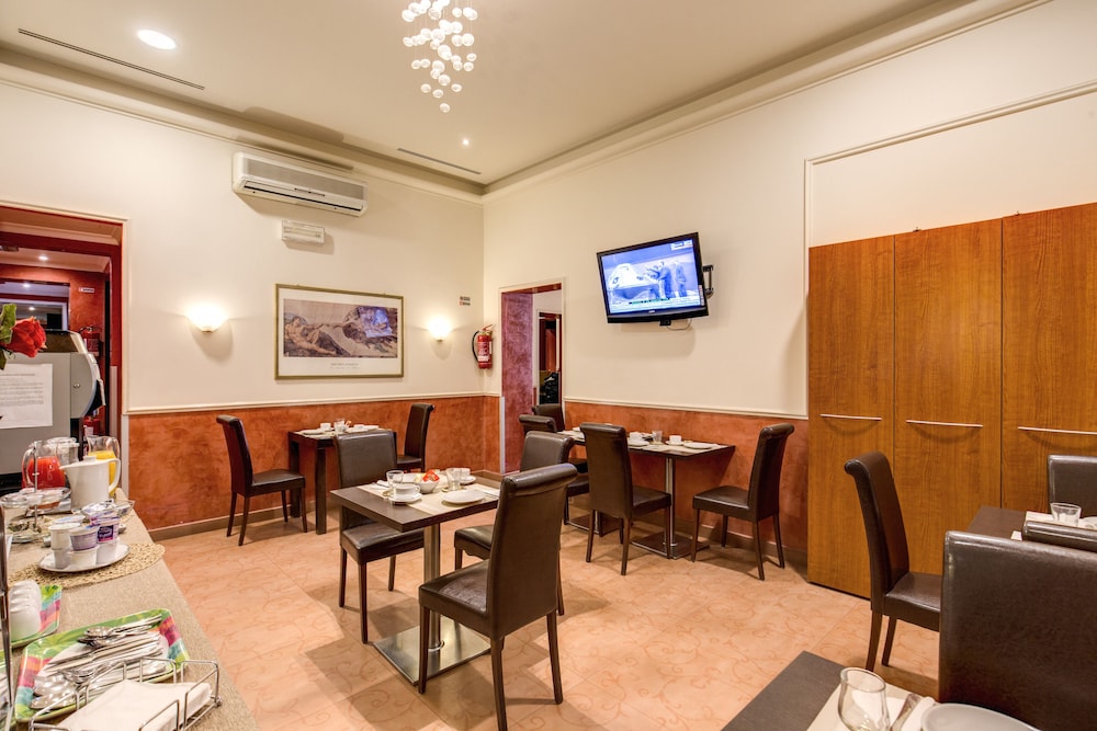 Everest Inn Rome 39/58