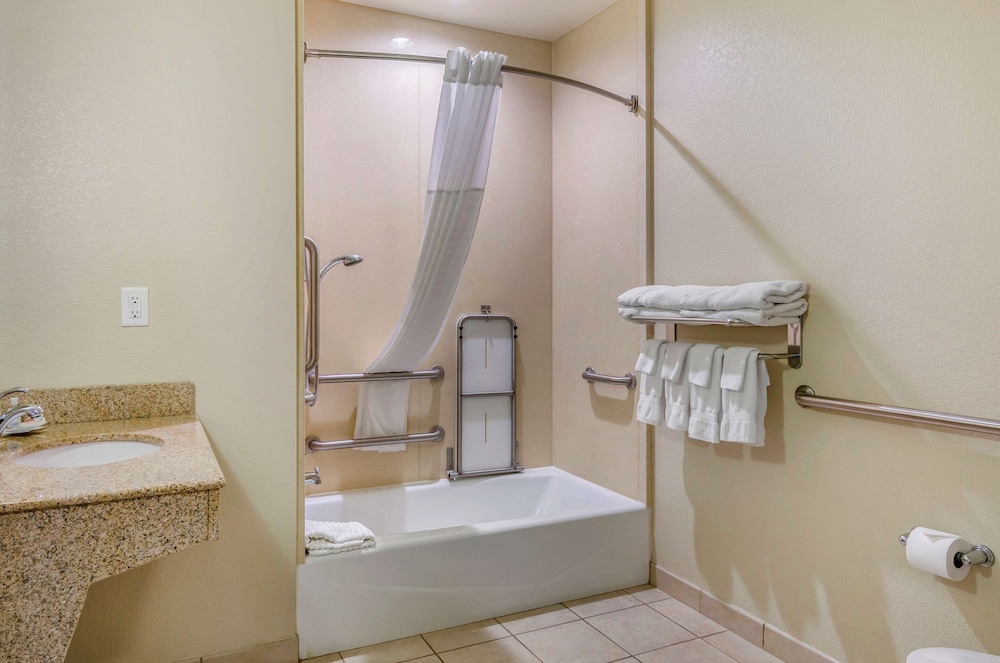Comfort Suites Helena Airport 6/36