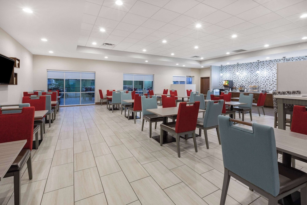 La Quinta Inn & Suites by Wyndham Jackson/Cape Girardeau 42/51