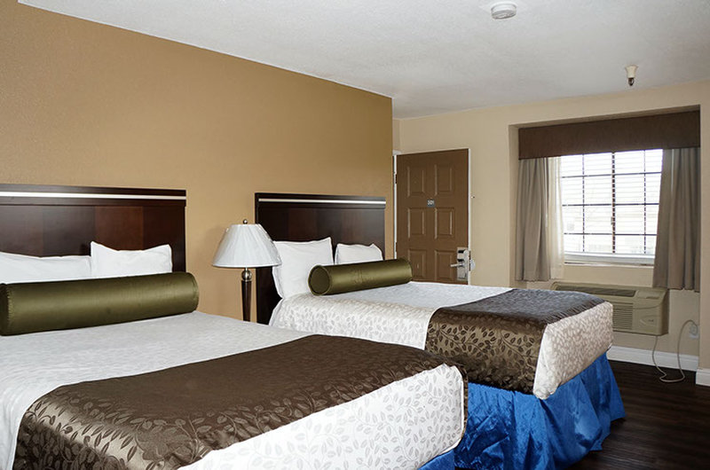 Executive Inn Hotel 12/35