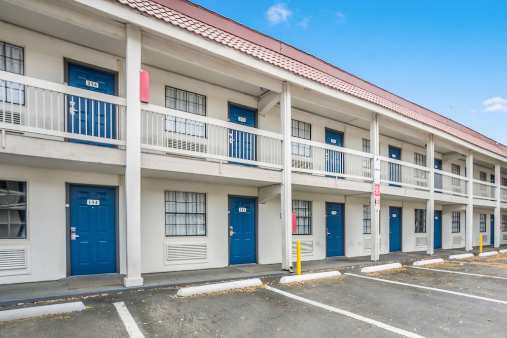 Motel6 Dallas, TX - Market Center 35/45