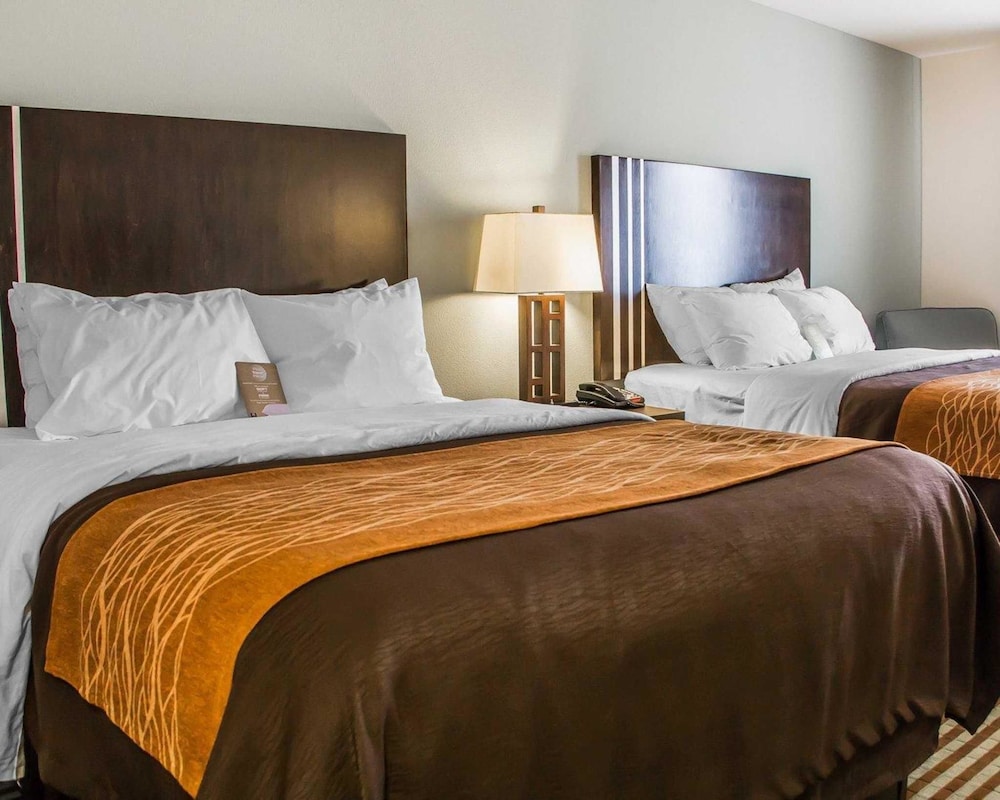 Comfort Inn and Suites Perry I-35 7/36