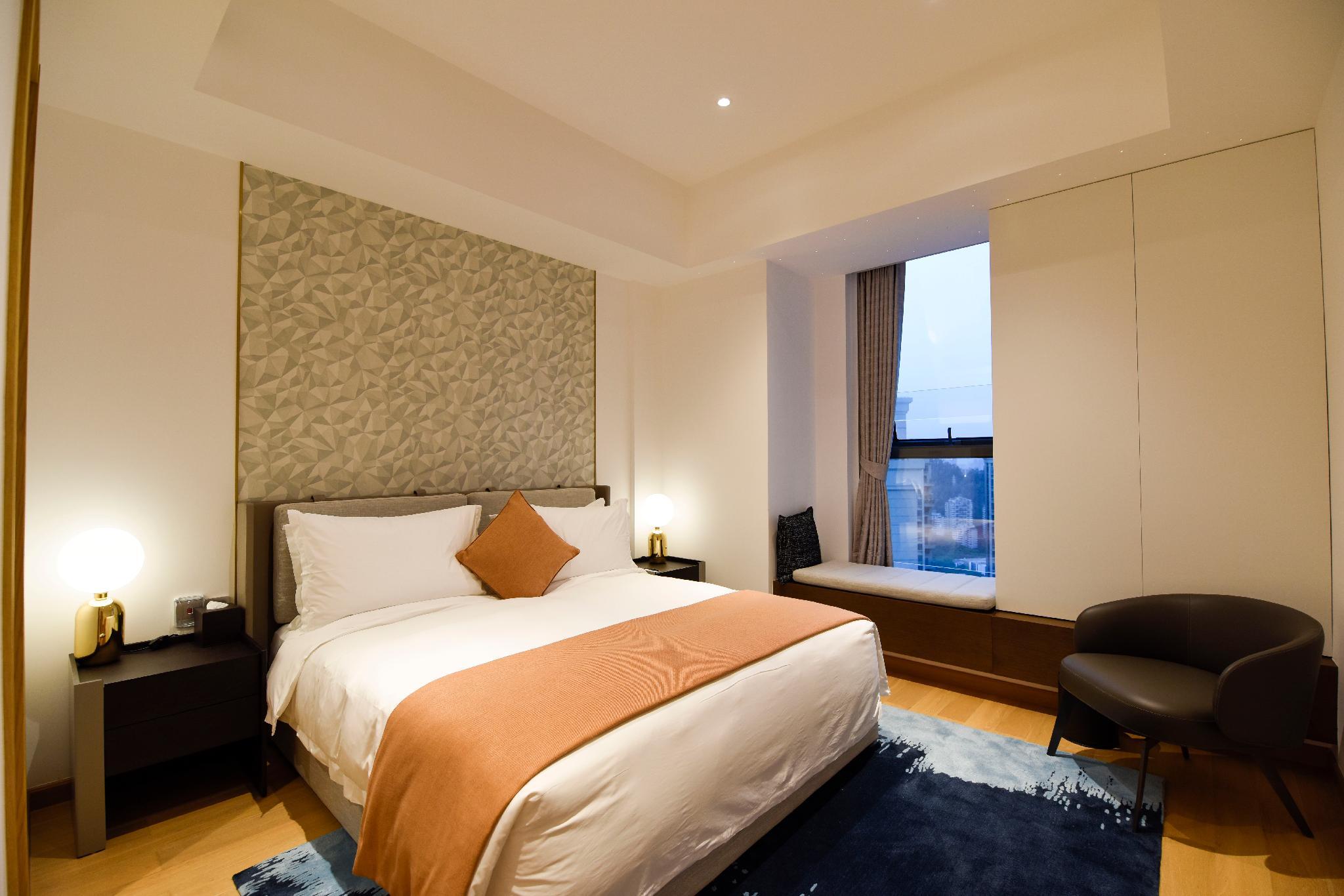 Luxury, Suite, Queen Bed