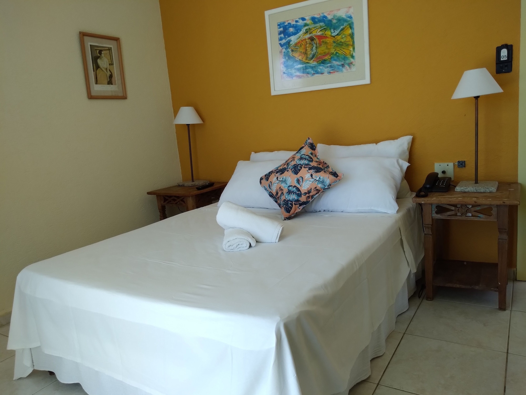 SUPERIOR, QUEEN BED