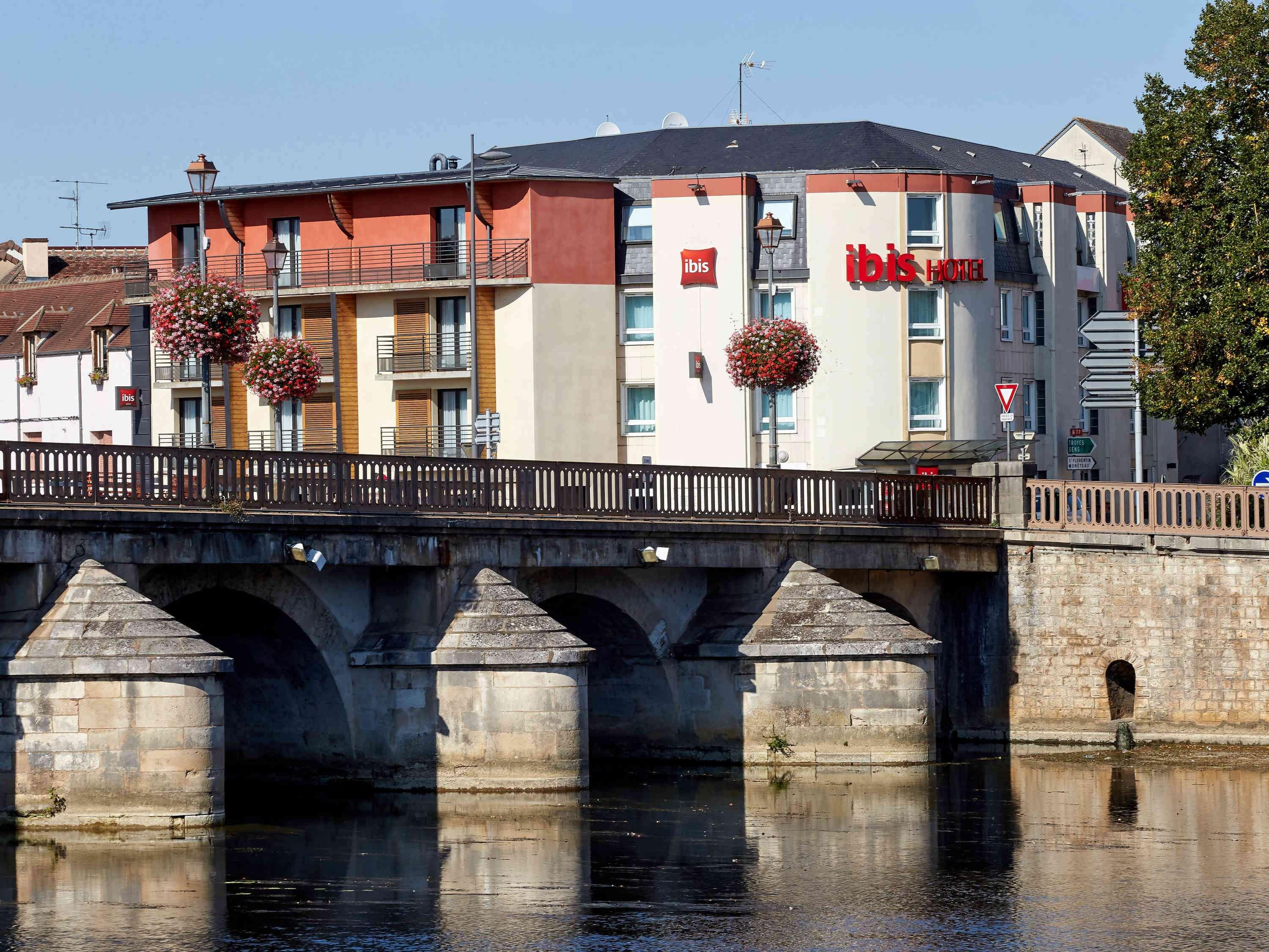 Ibis Auxerre Centre 44/50