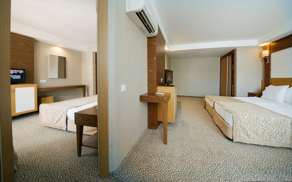 MC Beach Resort Hotel 23/53