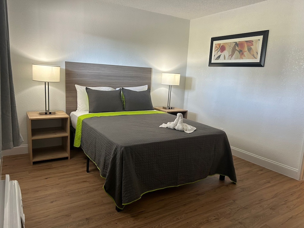 Weekly Inn Jacksonville 8/28