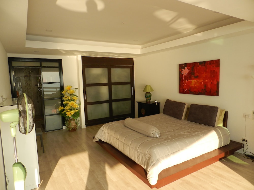 Alex Group Jomtien Plaza Condotel 12/50