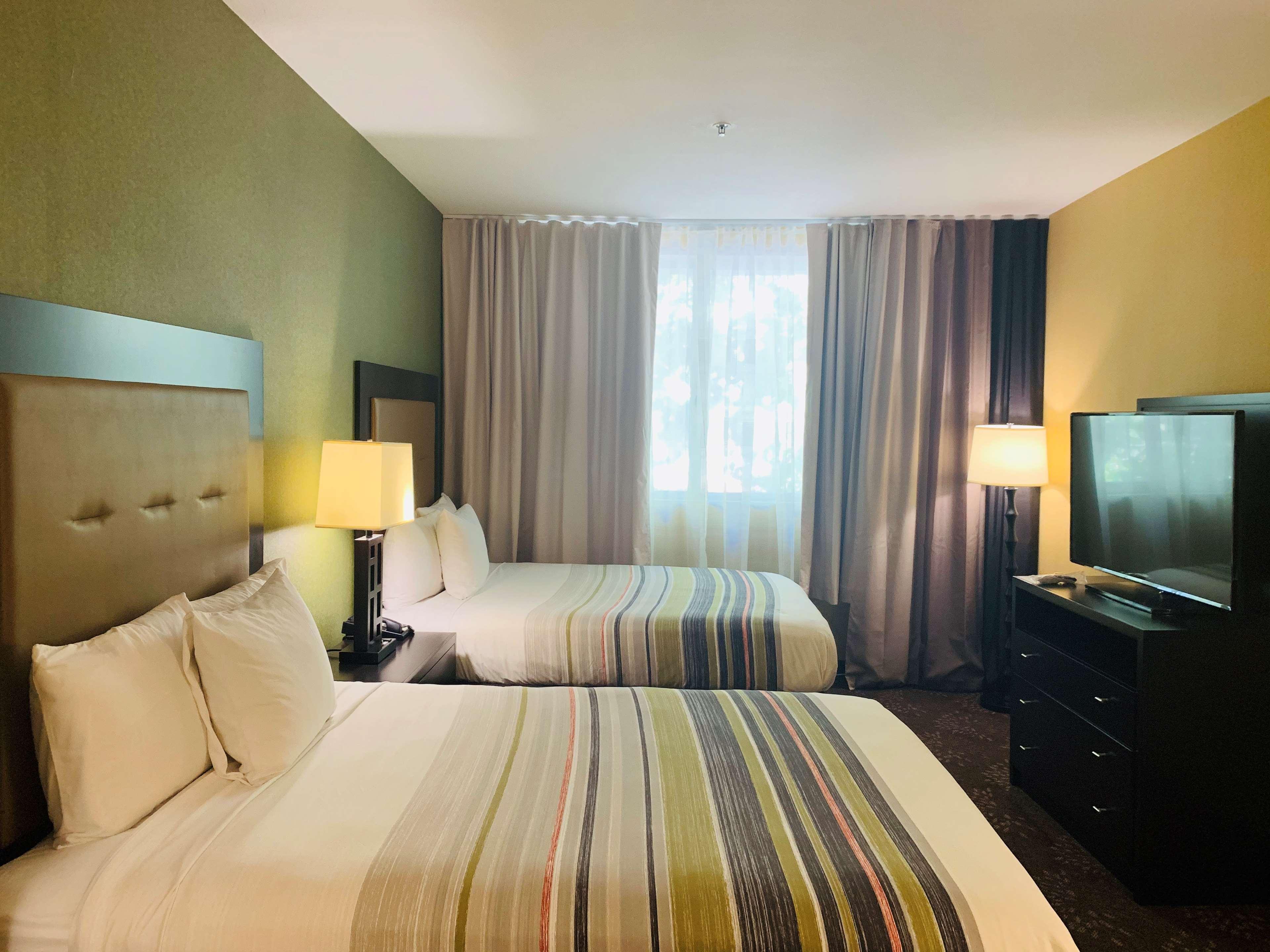 SUITE, 2 QUEEN BEDS, ACCESSIBLE