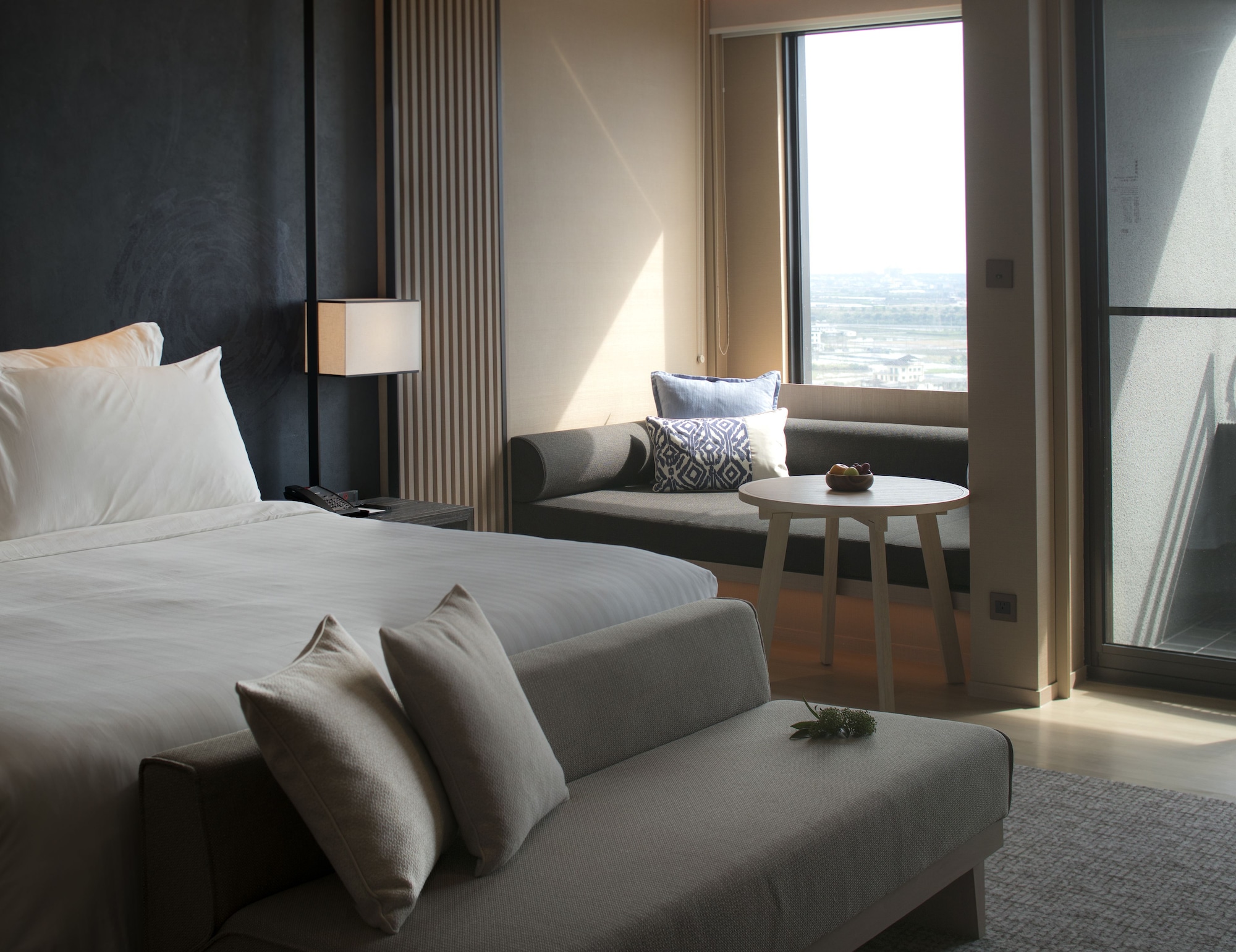 Hill, Reserve, Deluxe, King Bed, Patio, Reserve Building
