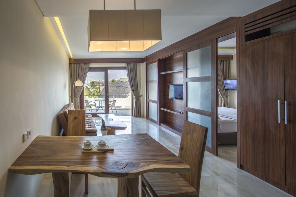 M Suite Bali 48/65
