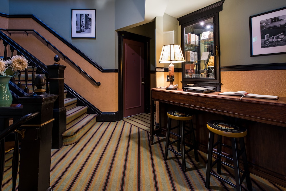 Hotel Boheme 25/32