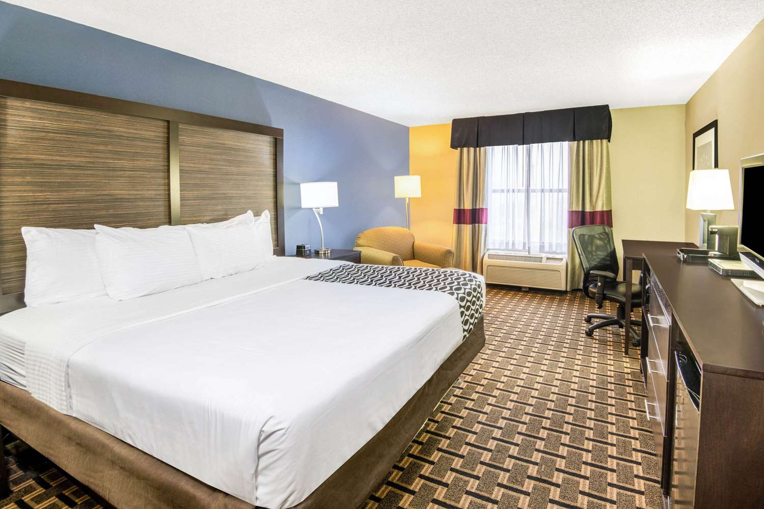 La Quinta Inn & Suites by Wyndham Denison - N. Lake Texoma 15/35