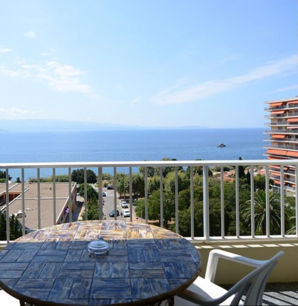 Sun Beach Hotel 16/50