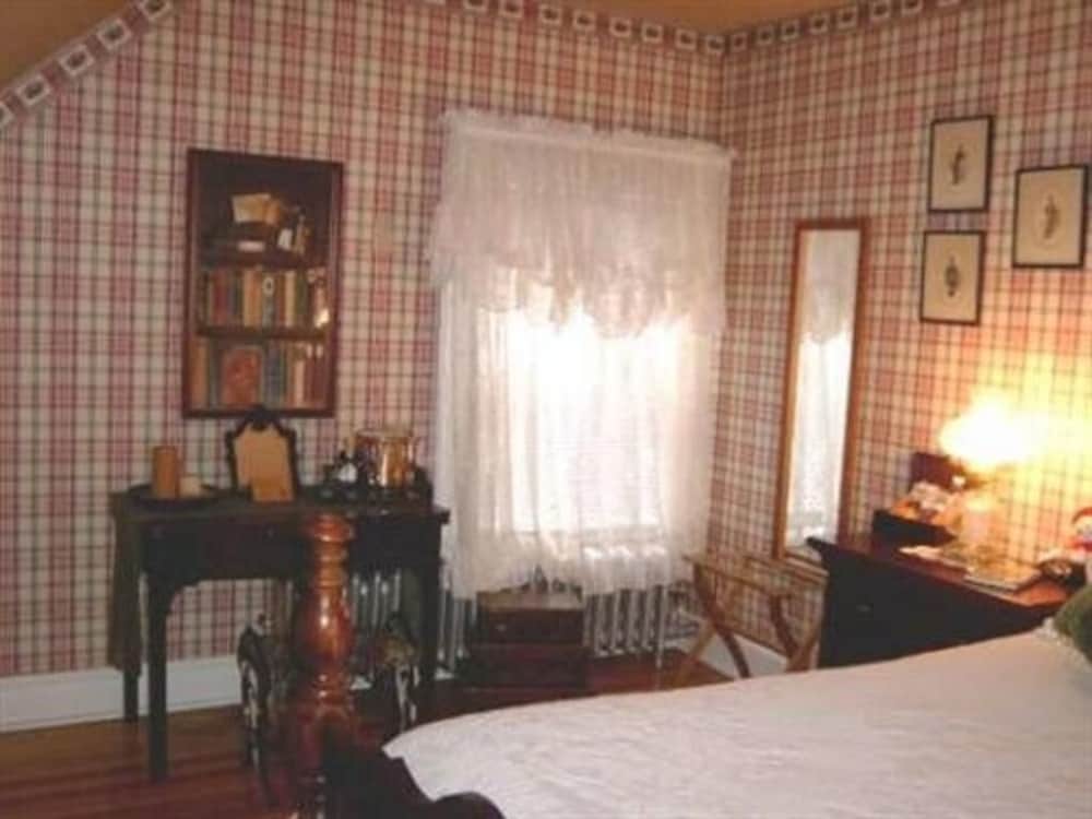 Brookview Manor Inn of the Poconos 40/51