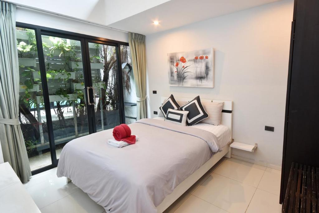 2 Bedrooms, King and Queen Bed, Beach Front