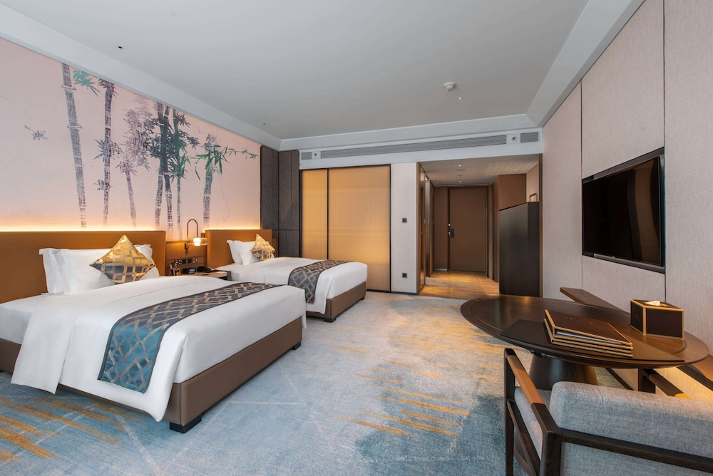 DELUXE, TWIN BEDS