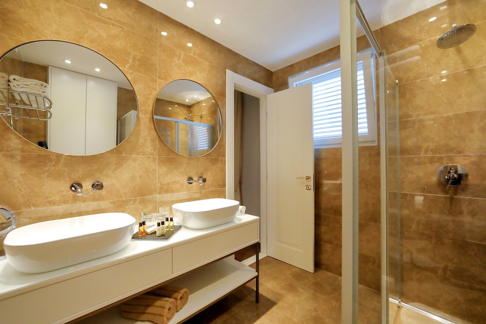 Luxury Rooms Kadena 43/45