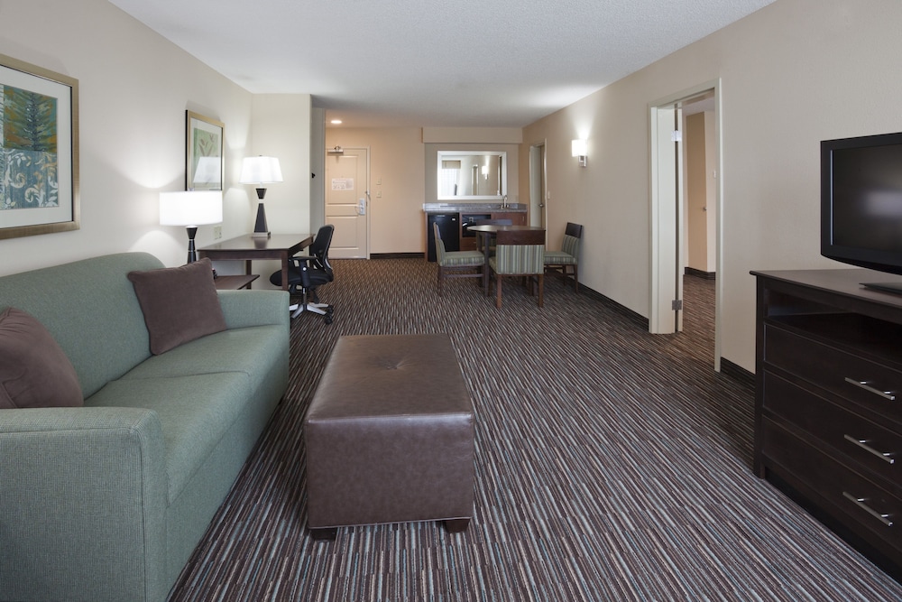Holiday Inn Express Suites Willmar 35/50