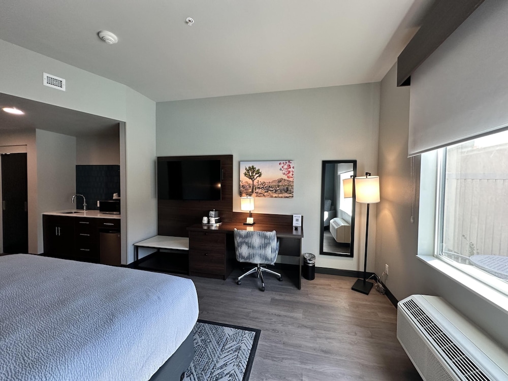 Best Western Plus Rialto 12/43