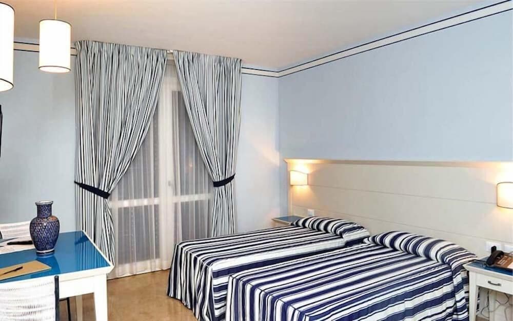 Cala La Luna Resort 8/26