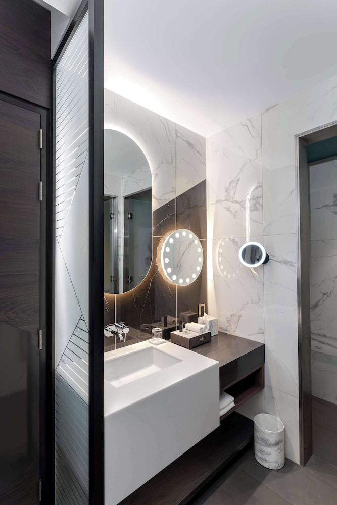 غرفة بسرير كينج، Hyatt Centric Jumeirah Dubai 4/5